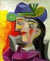 Frau mit einem blauen Hut 1939 kubist Pablo Picasso